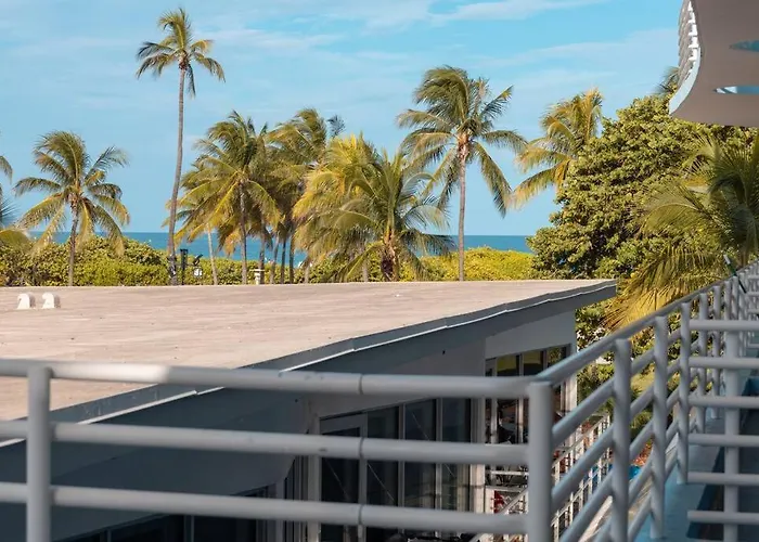 King Bed Rooftop Suite Ocean Dr C304